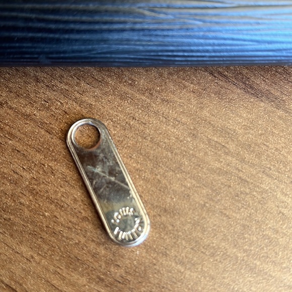 Louis Vuitton Epi wallet send me an offer because of the zipper - Picture 6 of 9